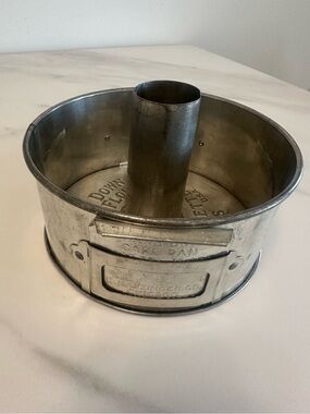 Vintage E Katzinger Co Swans Down Cake Flour Metal Angel Food Cake Pan